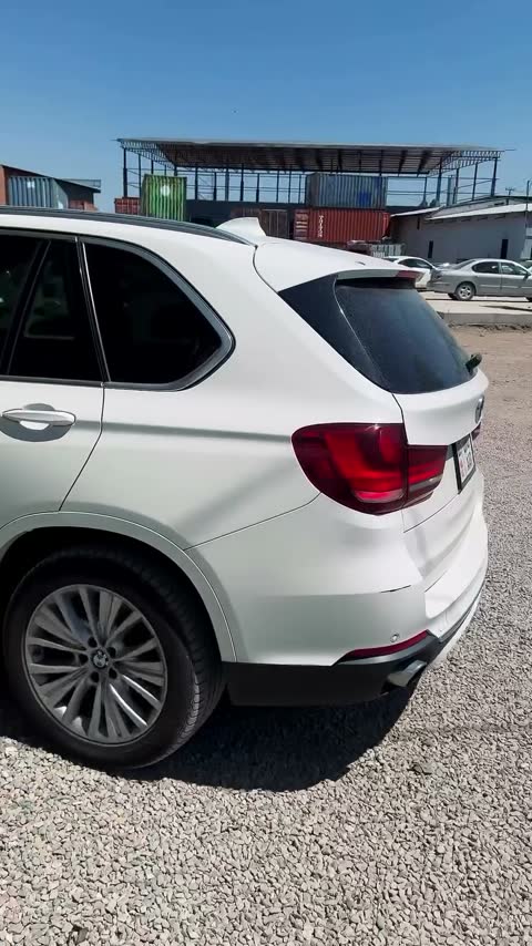 Два BMW X5 F15